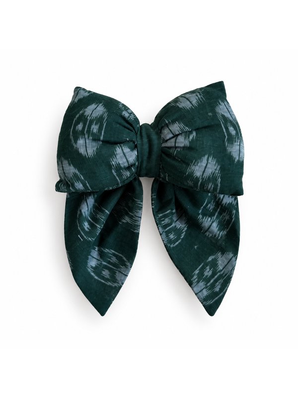 Green Leaf bow, top-down on white